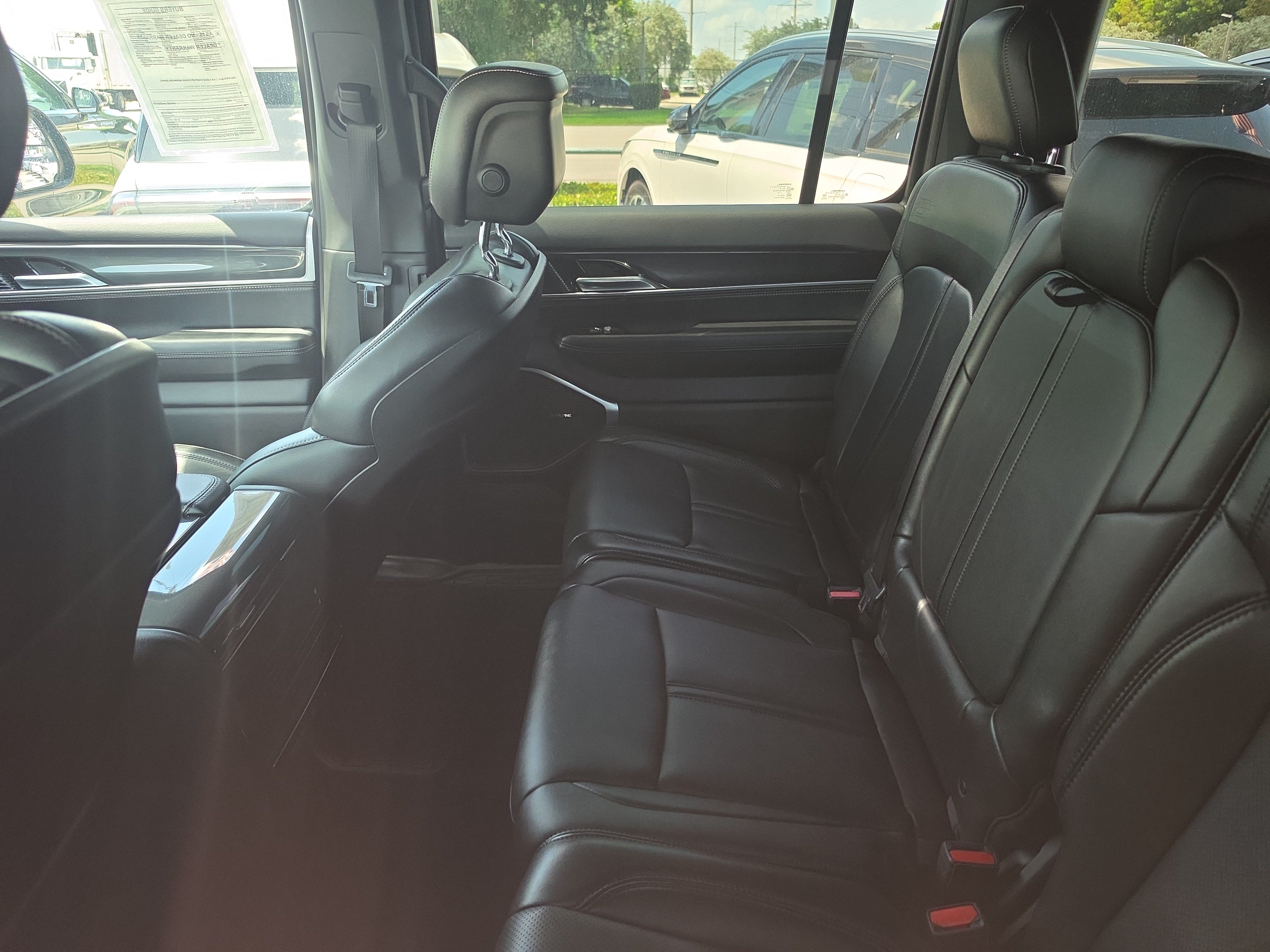 Used 2023 Jeep Wagoneer 2WD image 11
