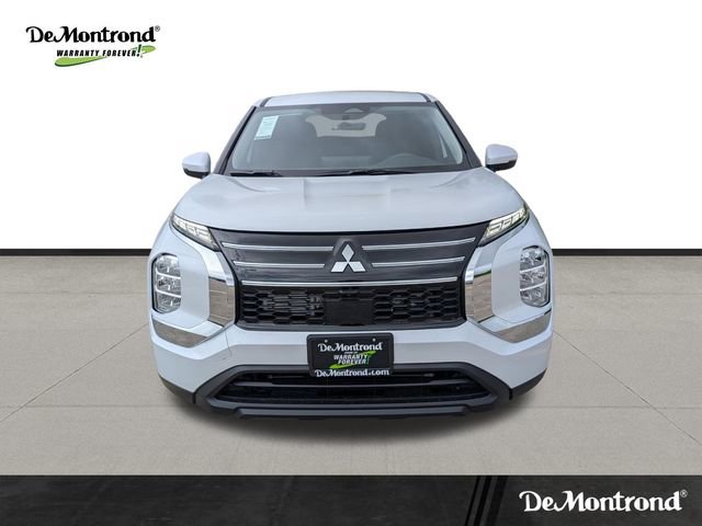 New 2026 Mitsubishi Outlander ES FWD image 2