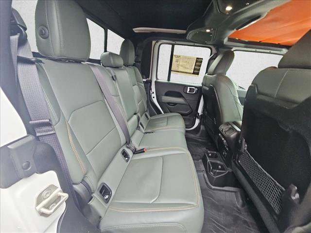 Used 2024 Jeep Gladiator Mojave AWD/4WD image 19