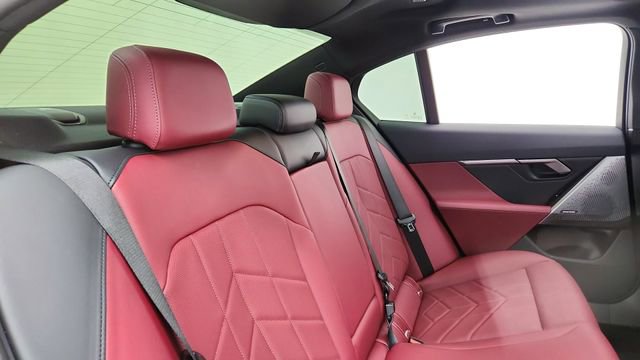 Used 2025 BMW i5 xDrive40 image 26