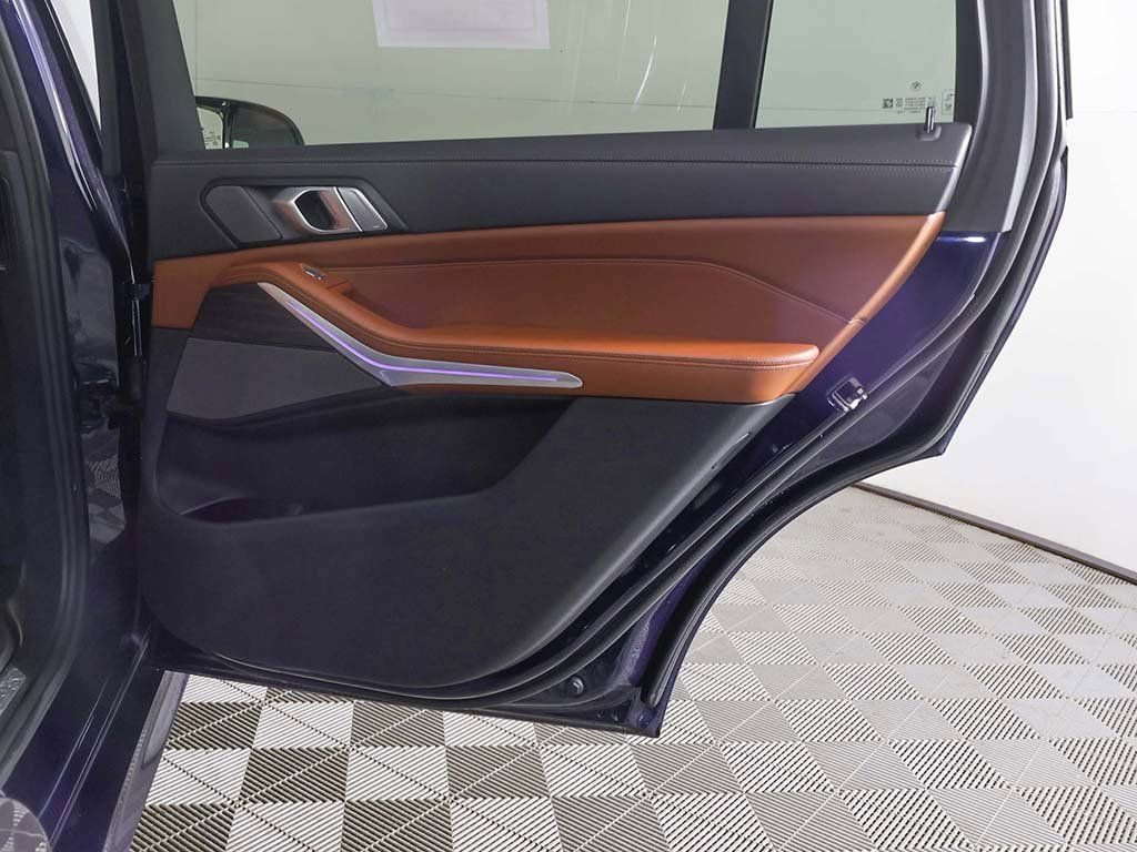 Used 2024 BMW X7 M60i image 31