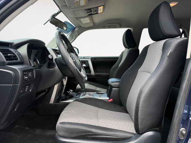 Used 2017 Toyota 4Runner SR5 AWD/4WD image 2