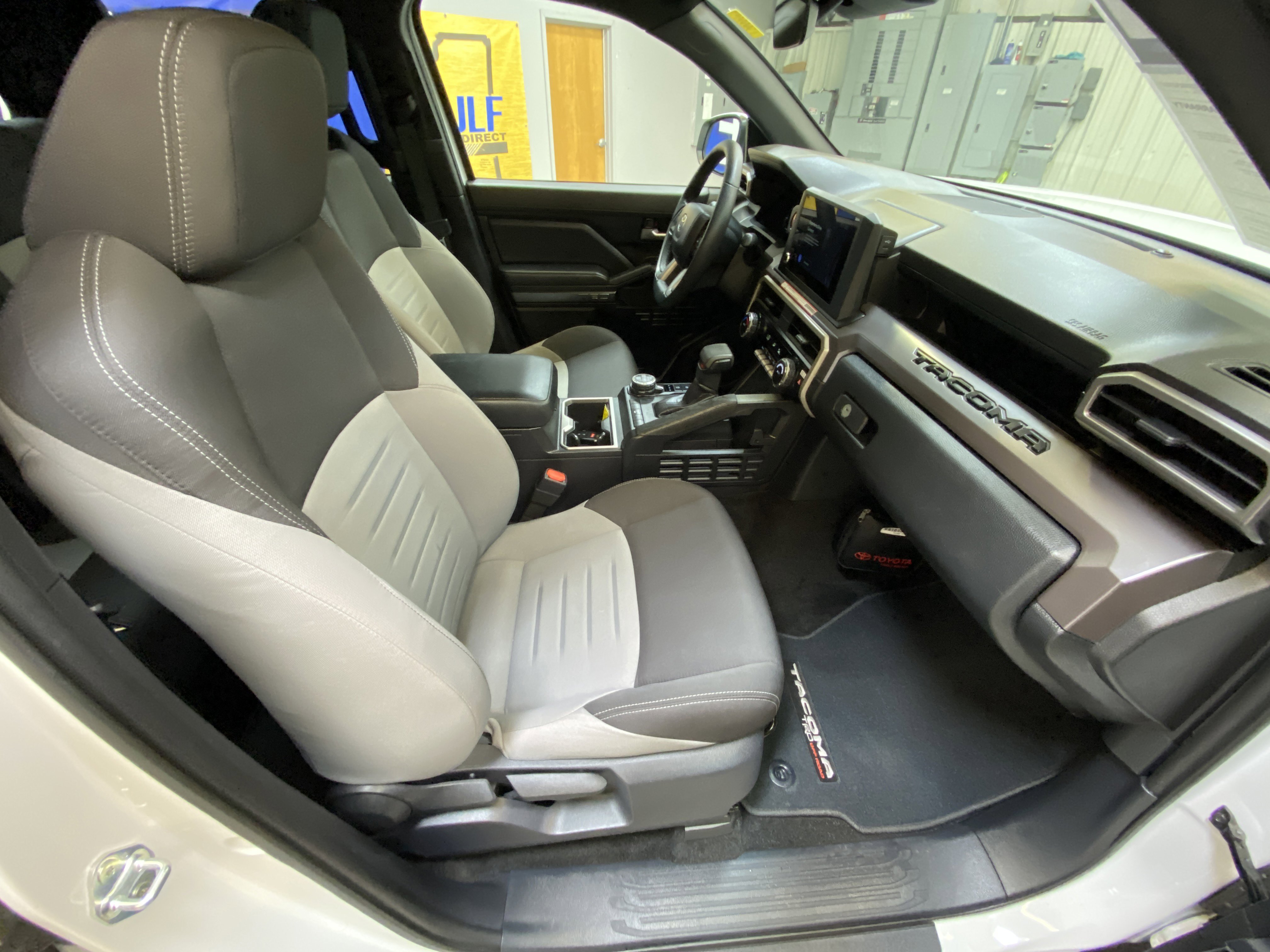 Used 2025 Toyota Tacoma TRD Off-Road image 27