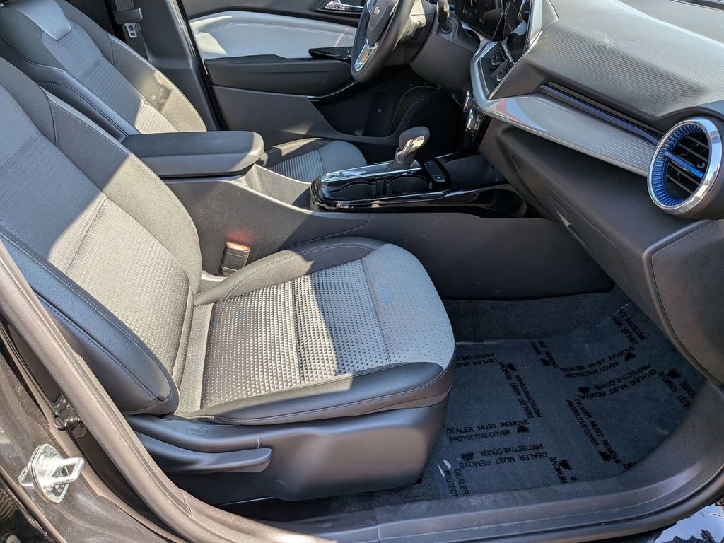 Used 2025 Chevrolet Trax LT w/ LT Convenience Package image 30