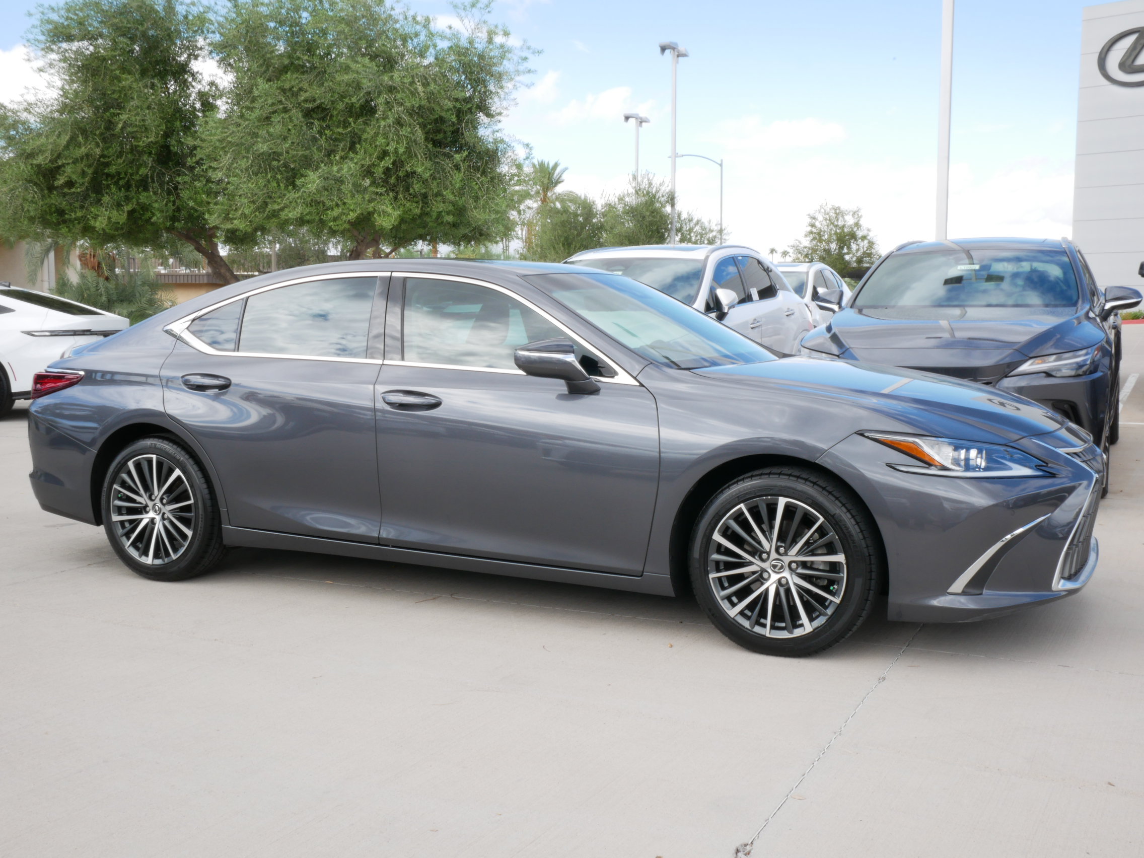 Used 2023 Lexus ES 350 w/ Premium Package FWD image 15