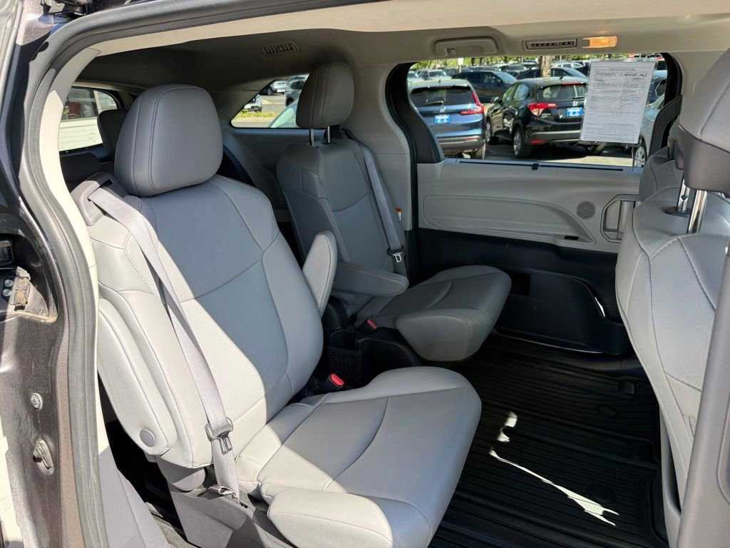 Used 2022 Toyota Sienna XLE AWD/4WD image 14