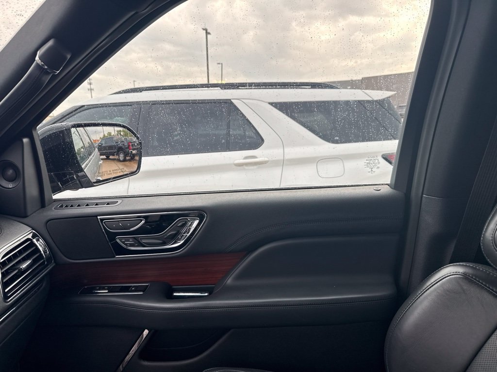 Used 2022 Lincoln Navigator Reserve RWD image 12