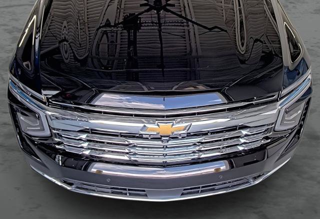 New 2026 Chevrolet Suburban Premier w/ Sun And Tow Package AWD/4WD image 18
