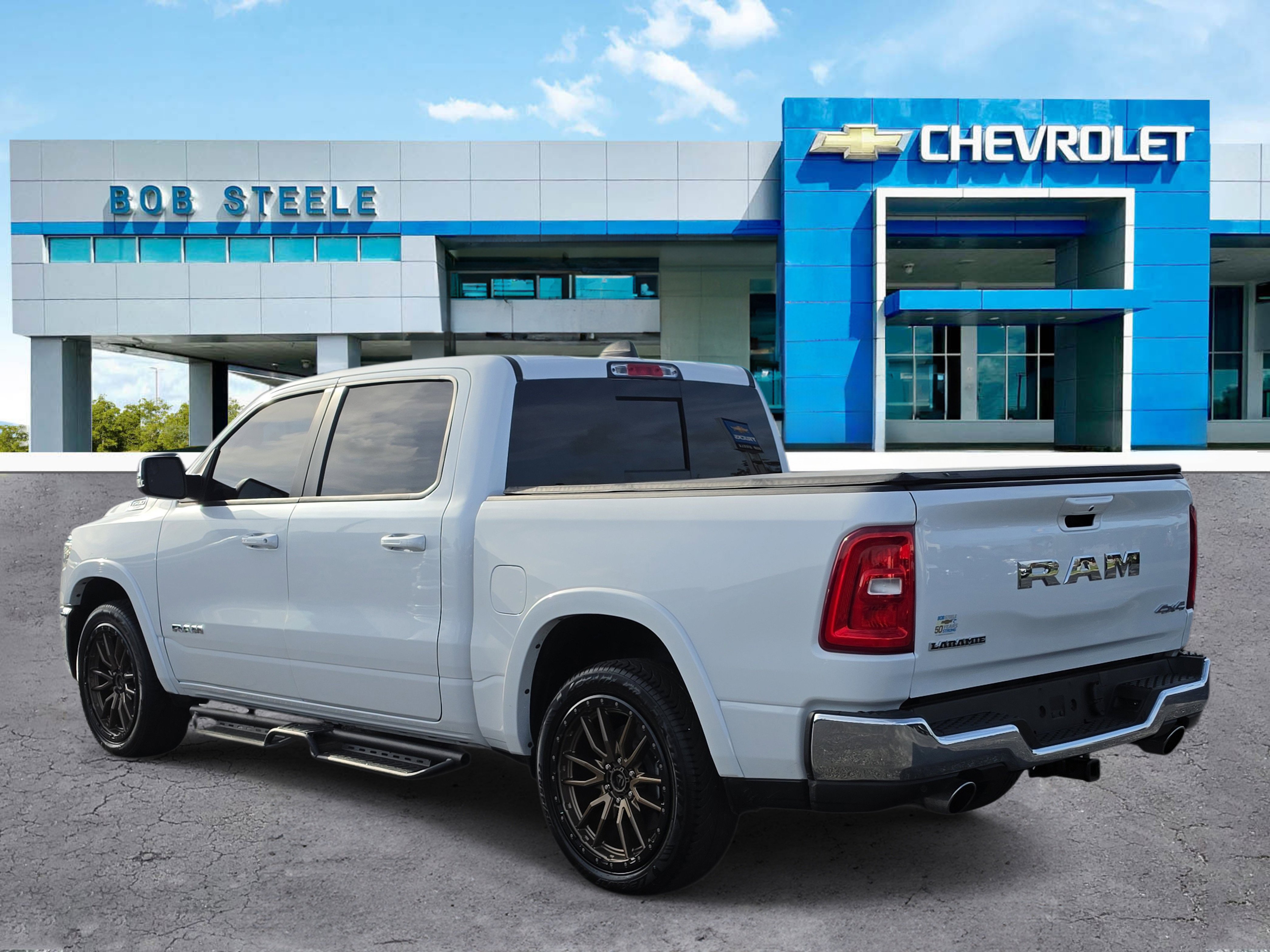Used 2025 RAM 1500 Laramie AWD/4WD image 3