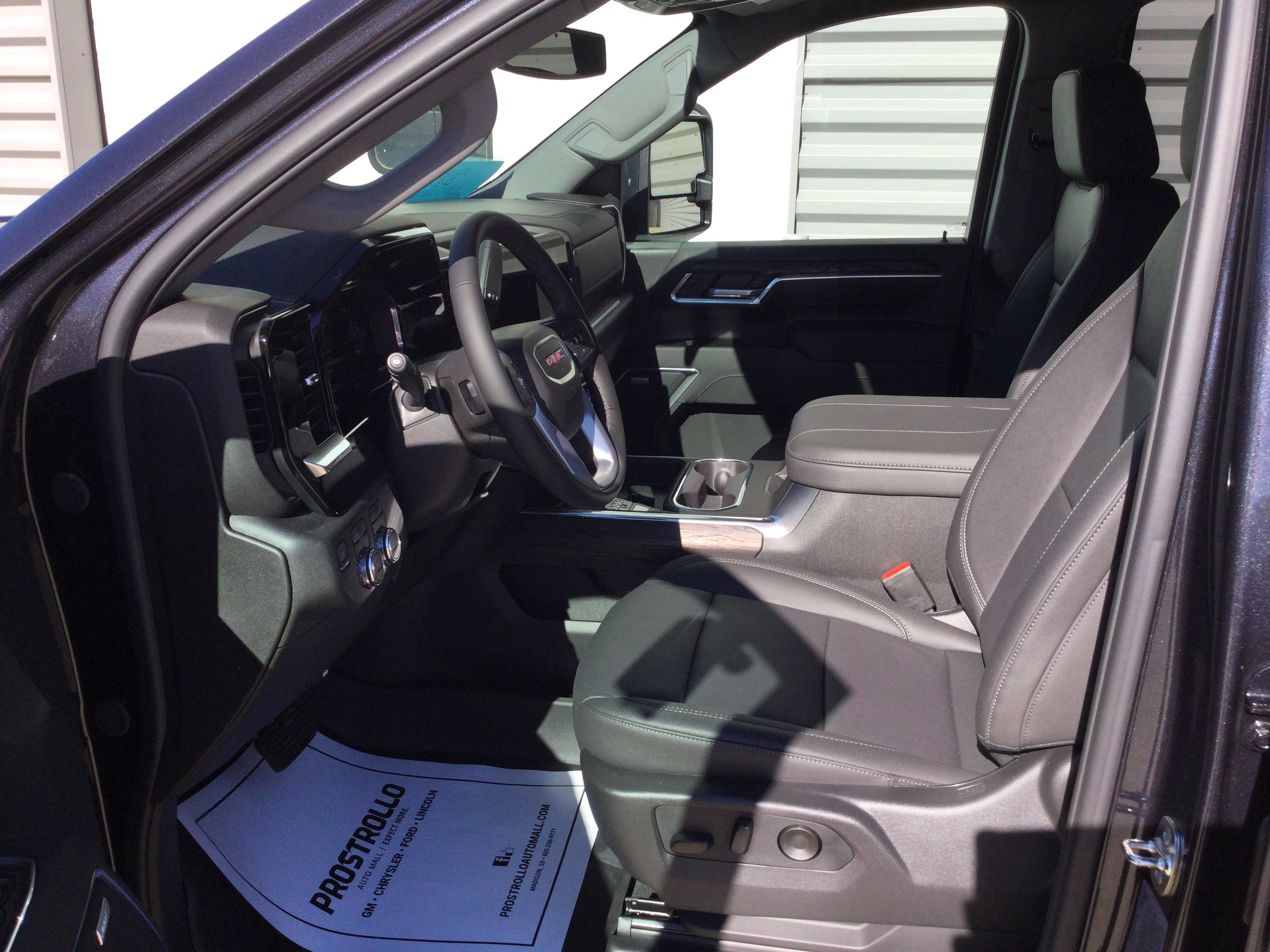 New 2026 GMC Sierra 3500 SLT w/ SLT Premium Package image 9