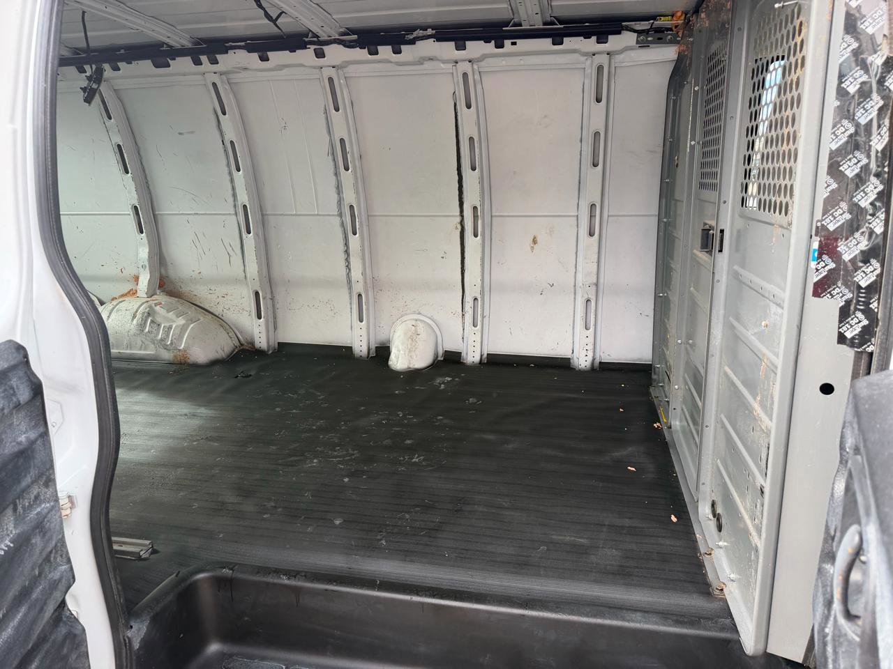 Used 2018 Chevrolet Express 2500 Extended w/ Driver Convenience Package image 24