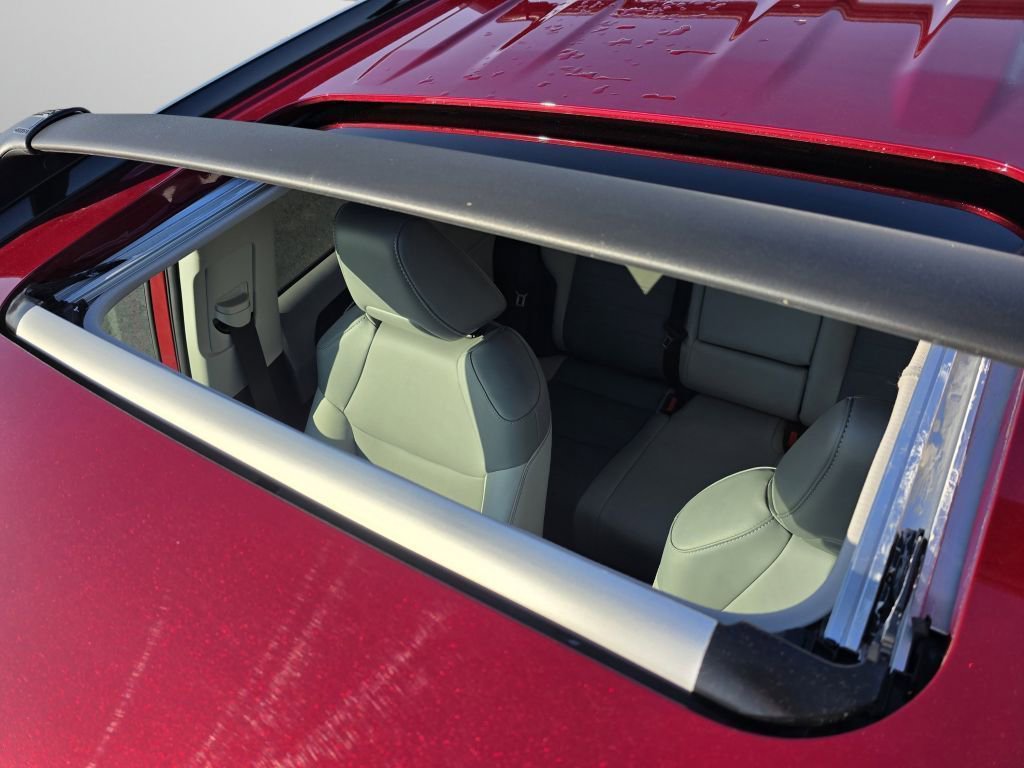 Used 2025 Toyota RAV4 XLE Premium image 5