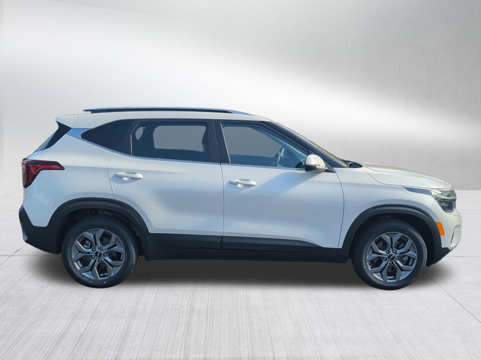 Used 2024 Kia Seltos S AWD/4WD image 8
