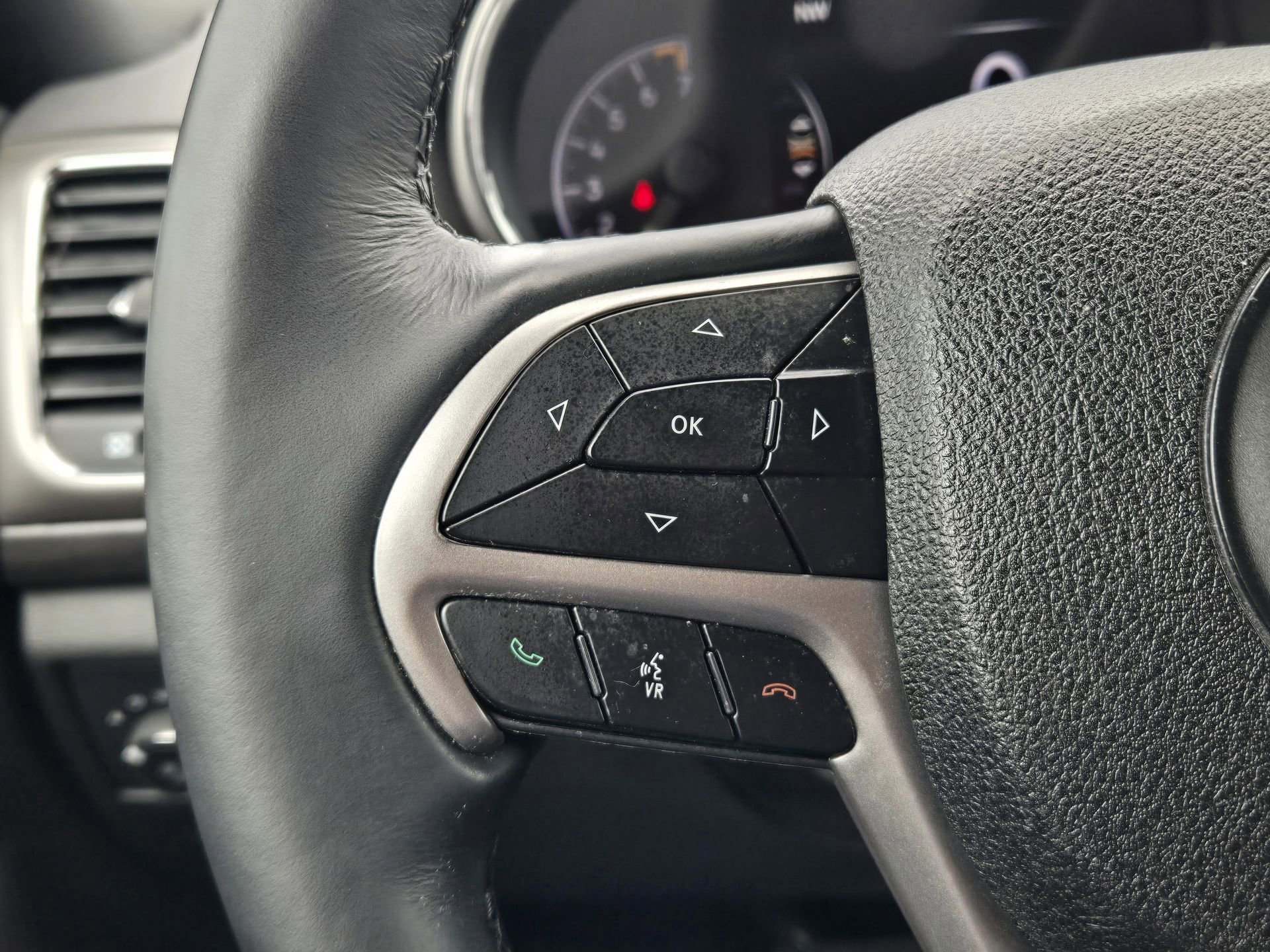Used 2018 Jeep Grand Cherokee Altitude image 27