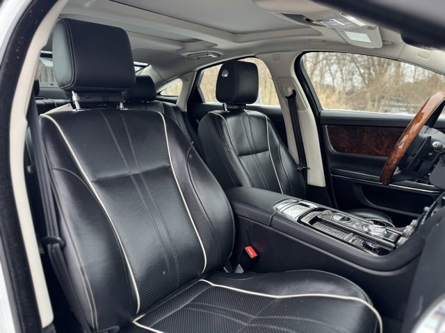 Used 2019 Jaguar XJ R-Sport image 20