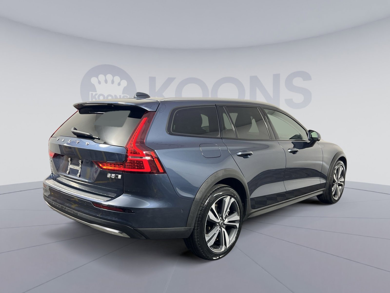 Used 2024 Volvo V60 B5 Cross Country Plus w/ Protection Package Premier image 7