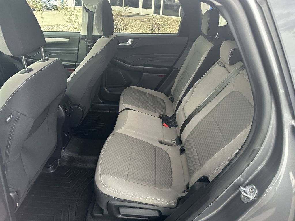 Used 2021 Ford Escape SE w/ SE Sport Appearance Package image 24