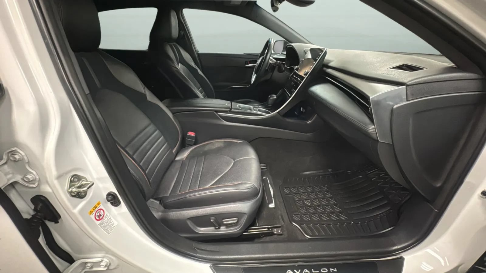 Used 2019 Toyota Avalon XSE w/ Carpet Mat Package FWD image 21