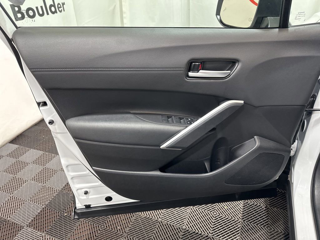 Used 2023 Toyota Corolla Cross XLE w/ Convenience Package FWD image 23