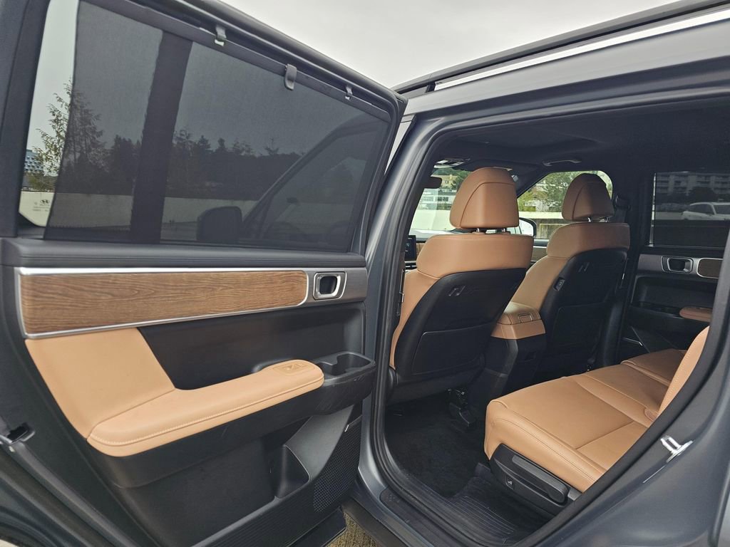 Used 2025 Hyundai Santa Fe Limited w/ Tow & Go Package image 18