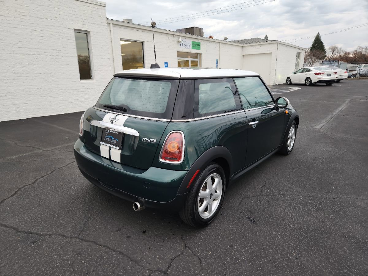 Used 2010 MINI Cooper Hardtop image 5