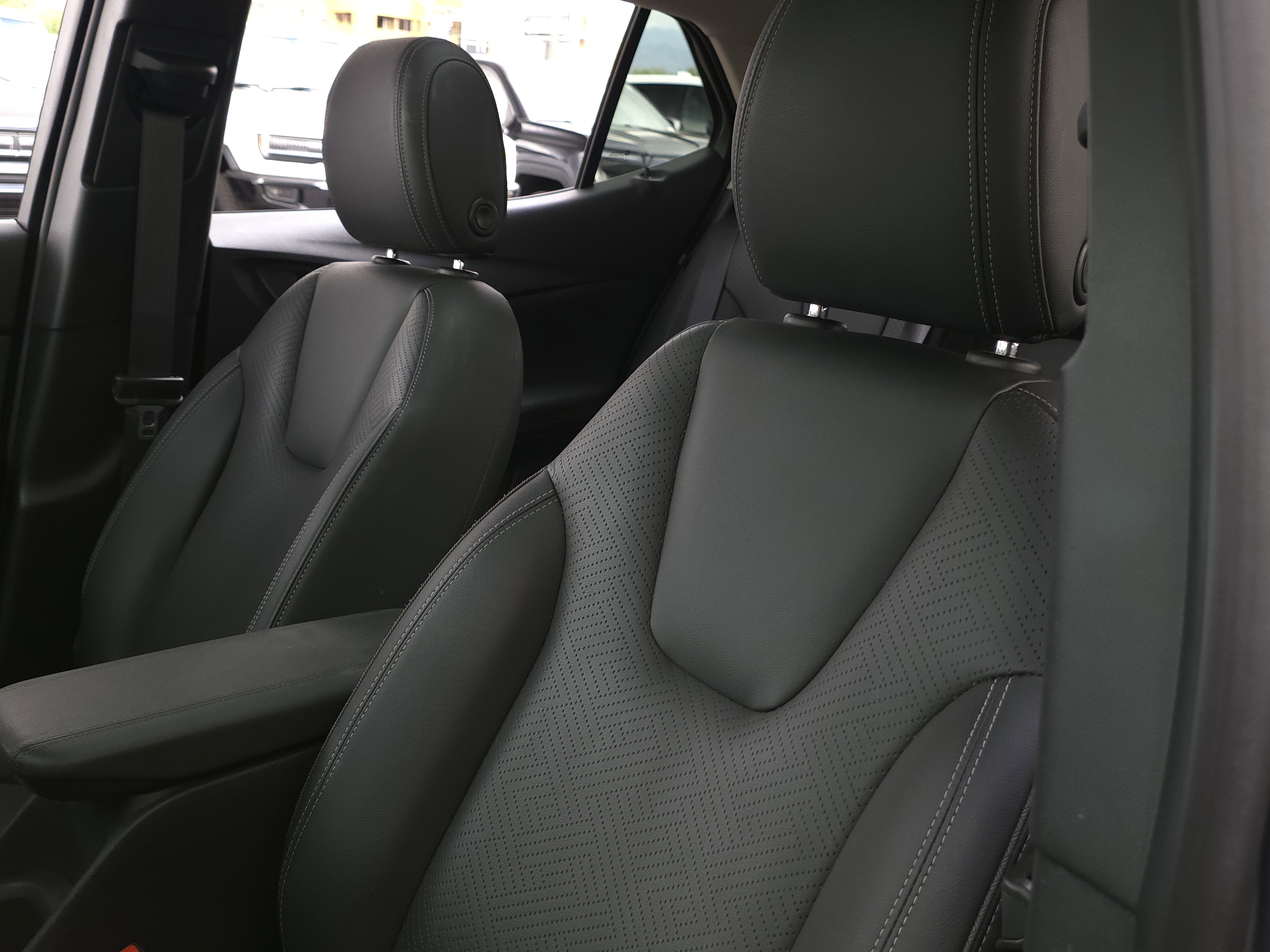 Used 2022 Buick Encore GX Essence w/ Advanced Technology Package image 10