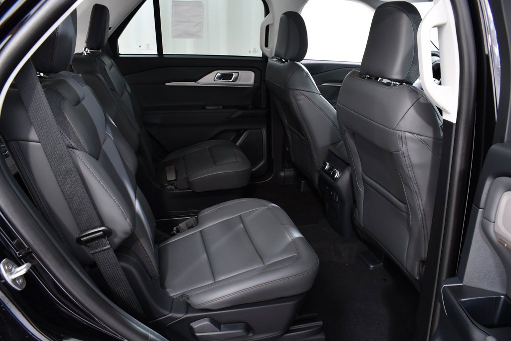 New 2025 Ford Explorer Active w/ Active Comfort Package image 19