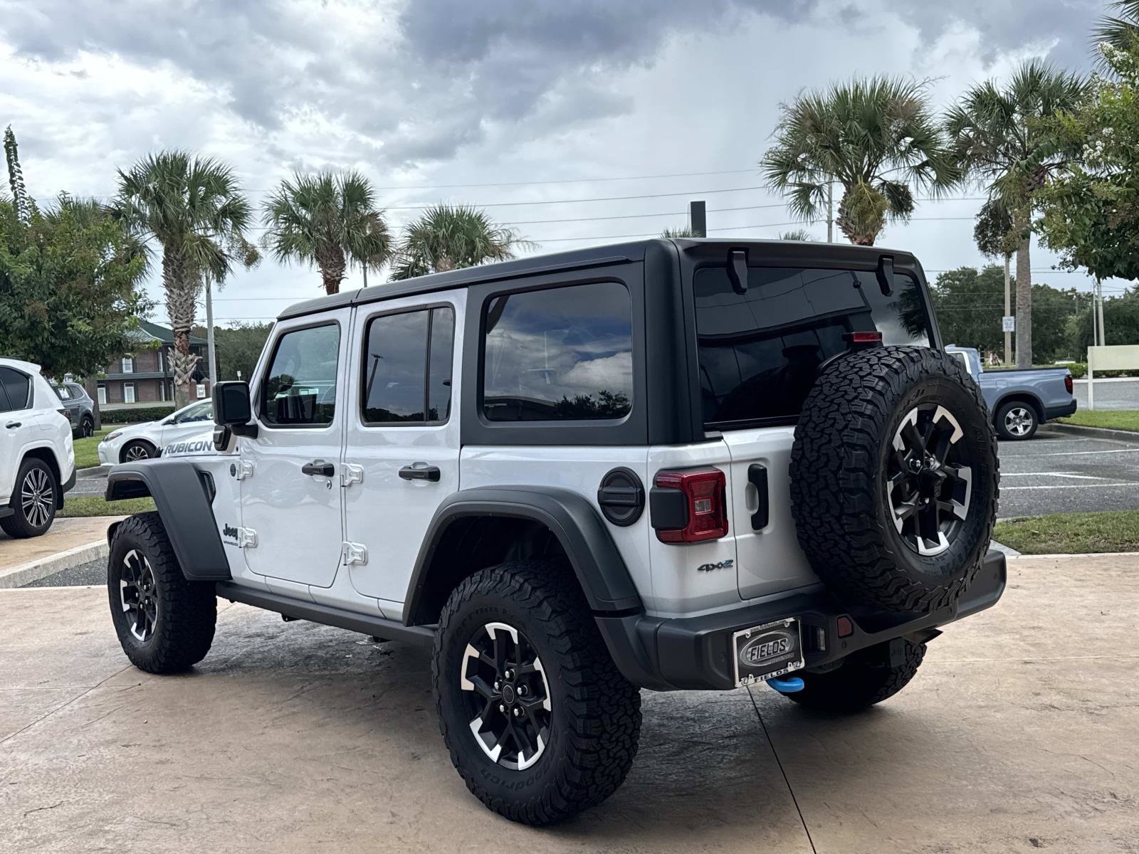 Used 2025 Jeep Wrangler Unlimited Rubicon 4xe w/ Safety Group AWD/4WD image 6