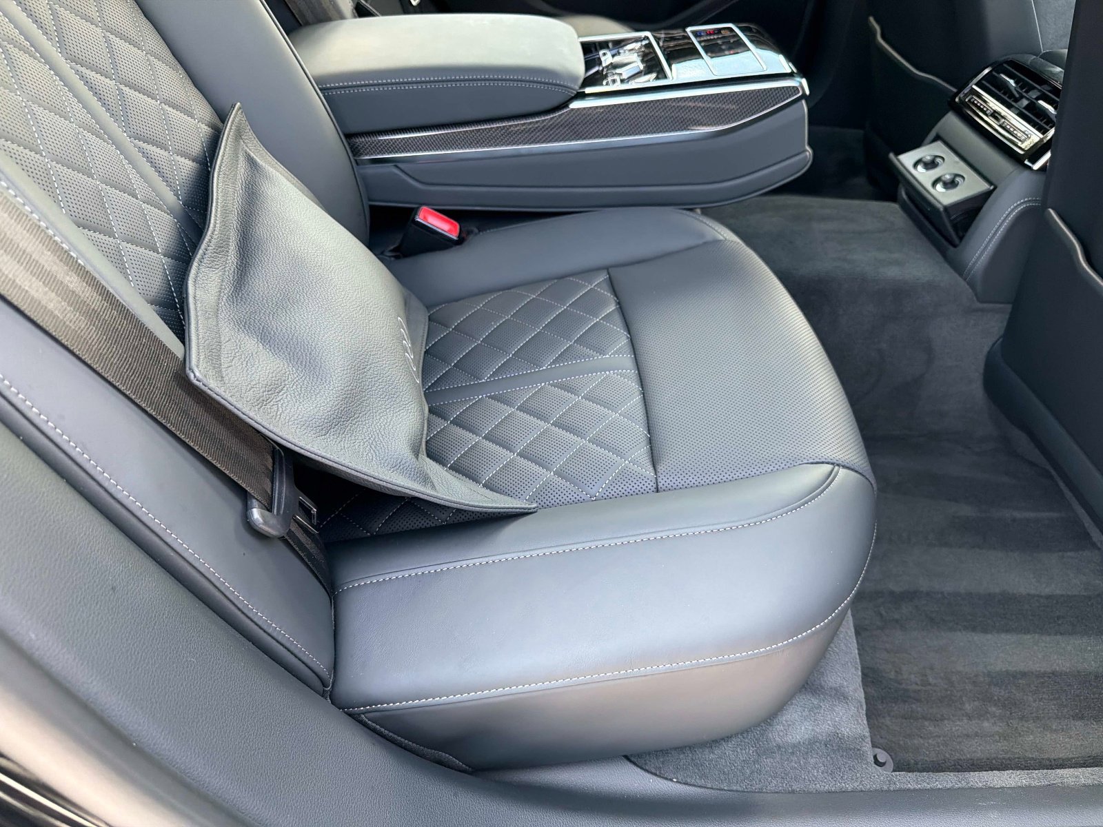 Used 2025 Audi S8 4.0T image 26