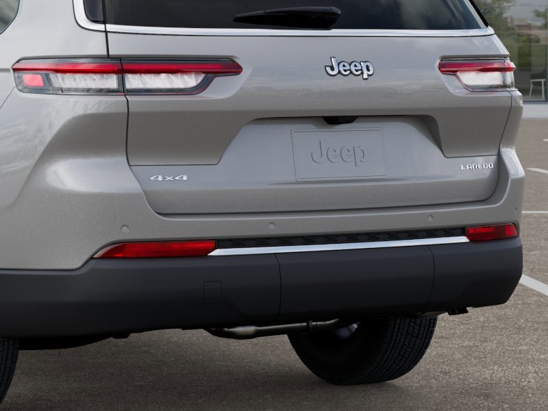 New 2025 Jeep Grand Cherokee L Laredo image 13