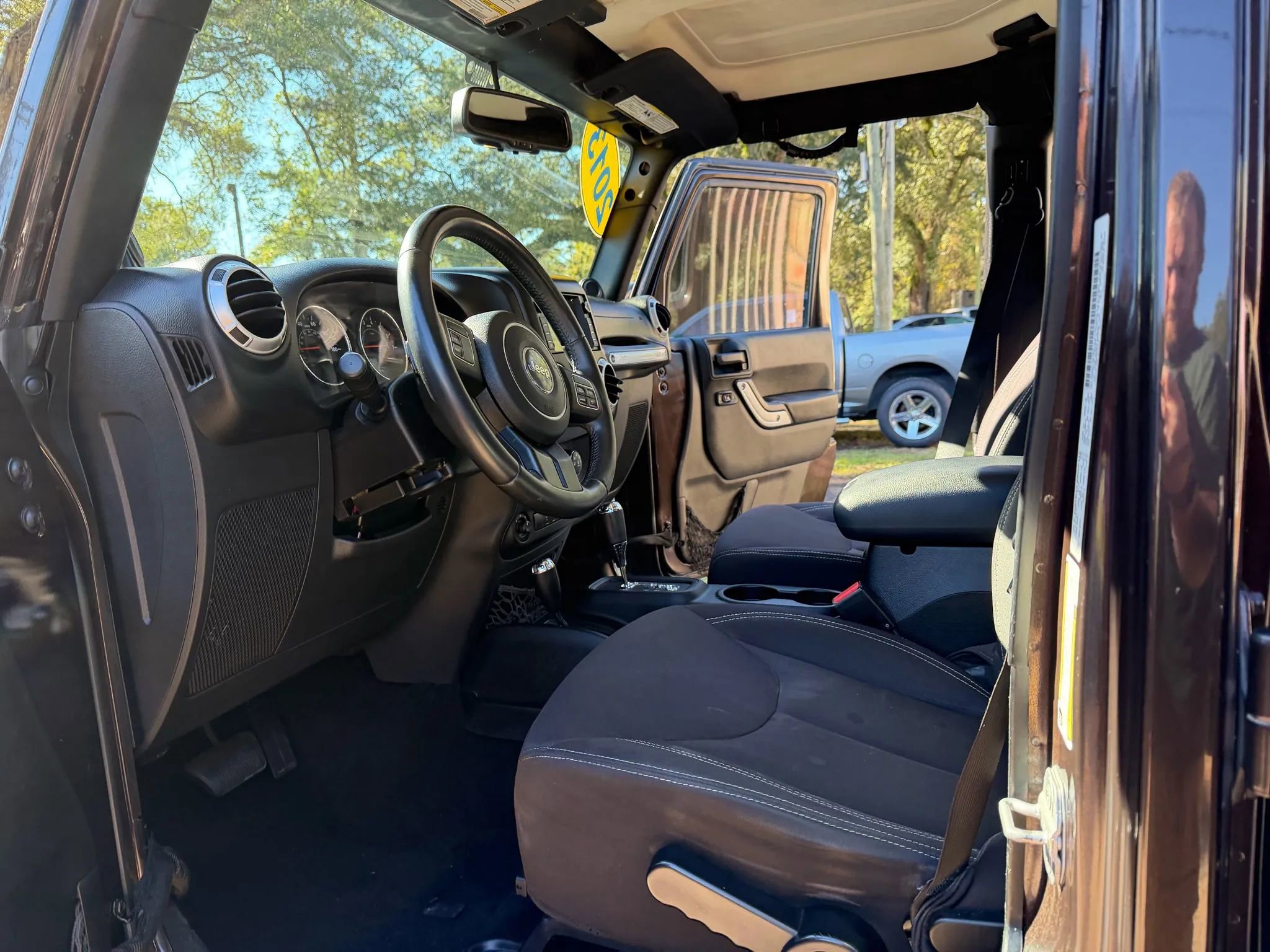 Used 2013 Jeep Wrangler Unlimited Sahara image 15