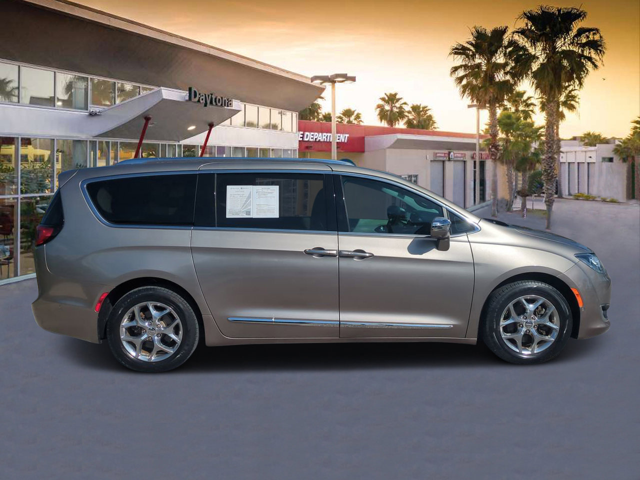 Used 2017 Chrysler Pacifica Limited image 2