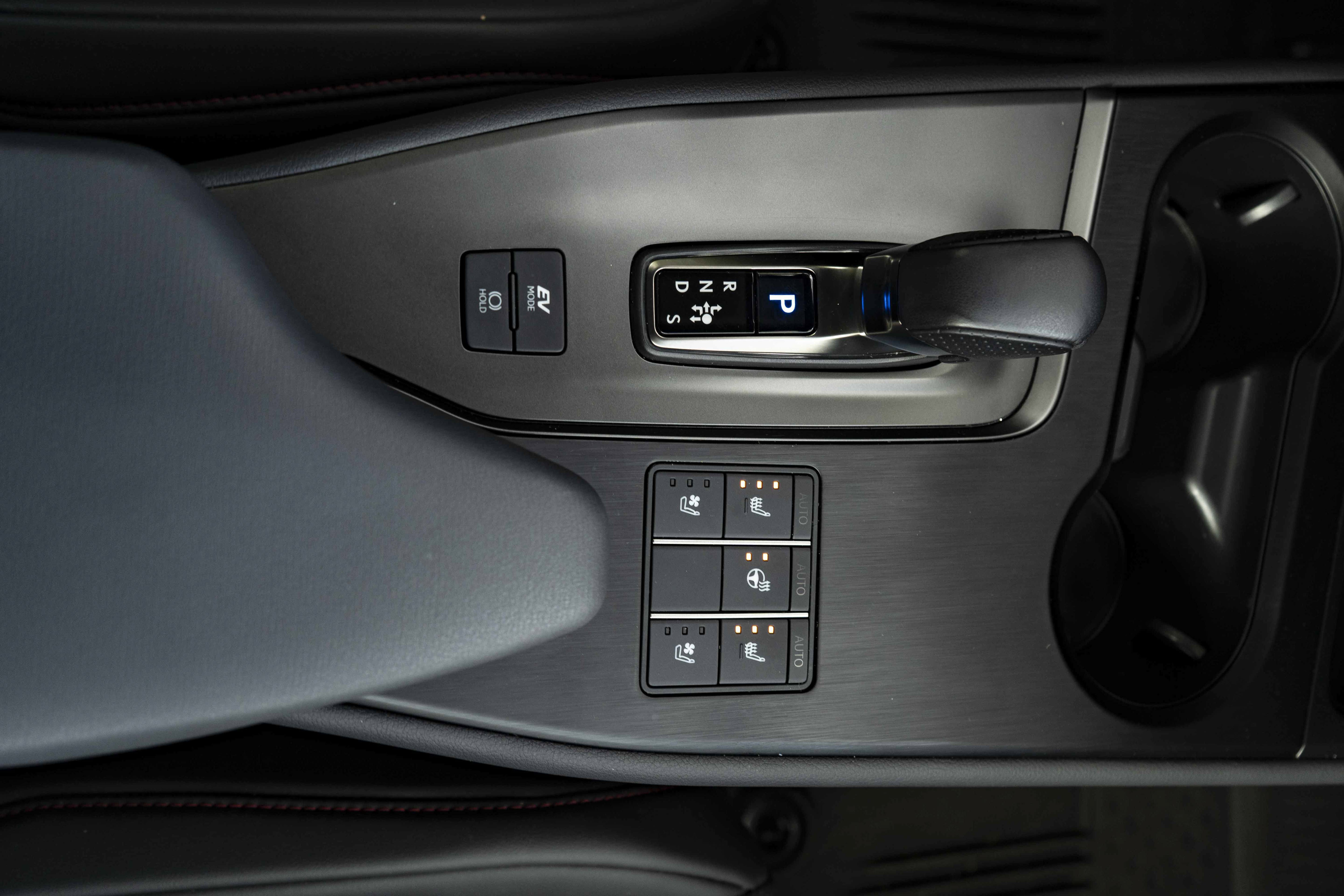 Used 2025 Lexus UX 300h AWD w/ Accessory Package (Z1) image 29
