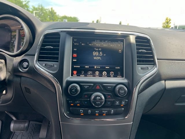 Used 2017 Jeep Grand Cherokee Altitude AWD/4WD image 16