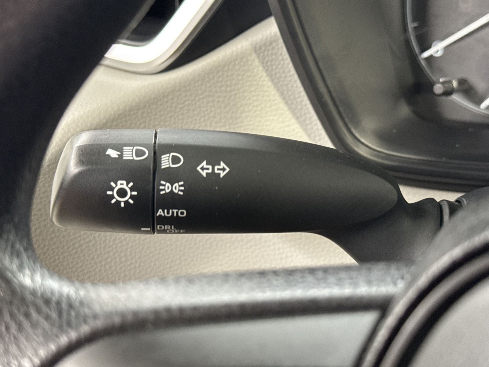 Used 2025 Toyota Corolla LE FWD image 36