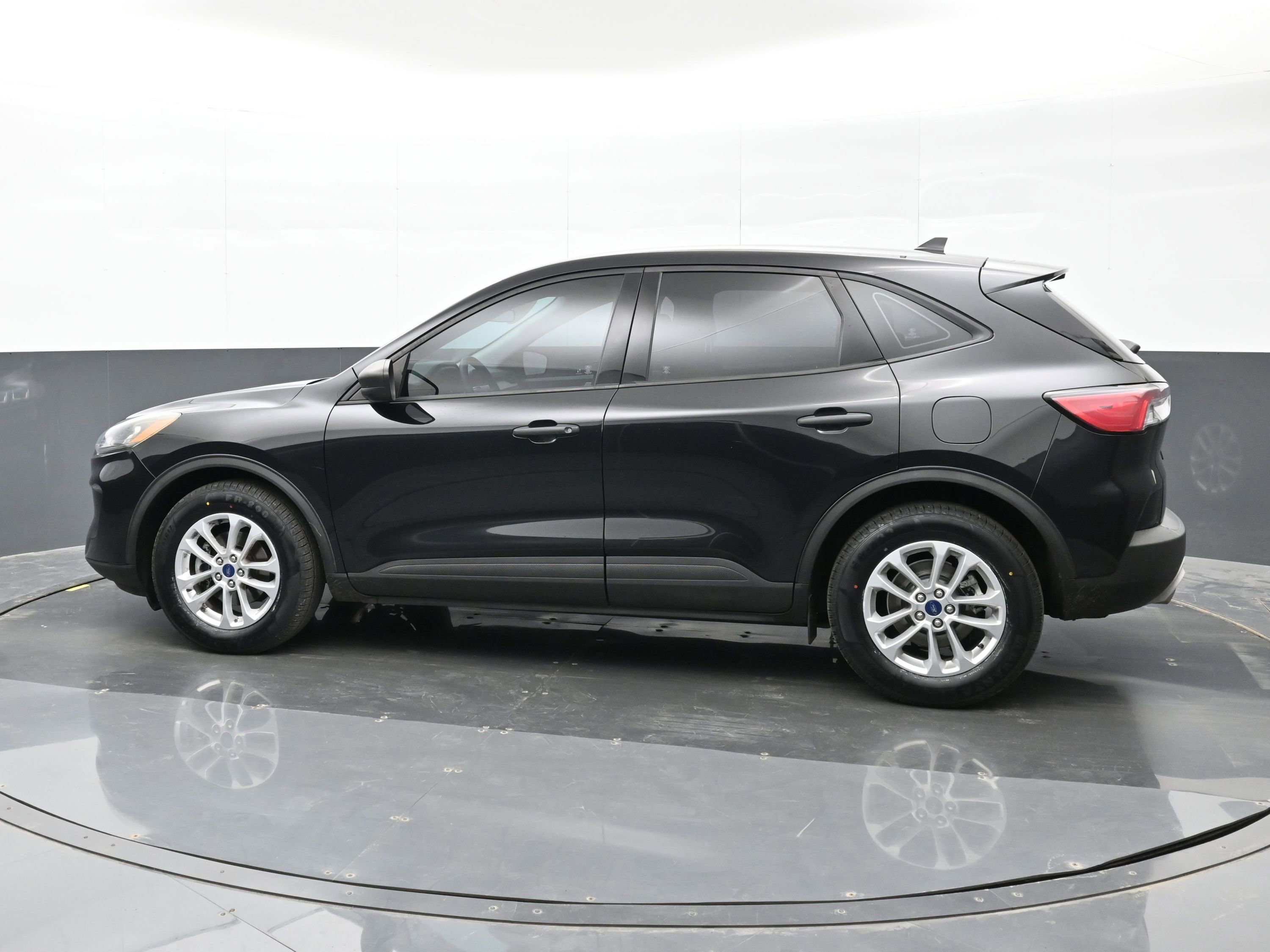 Used 2021 Ford Escape S image 9