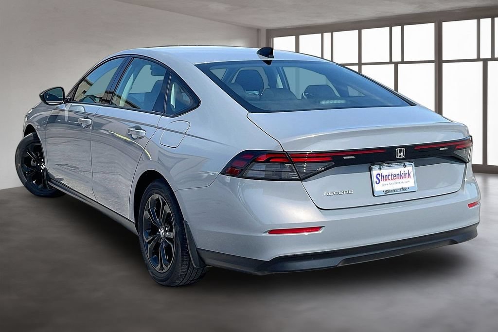 Certified 2025 Honda Accord SE image 4