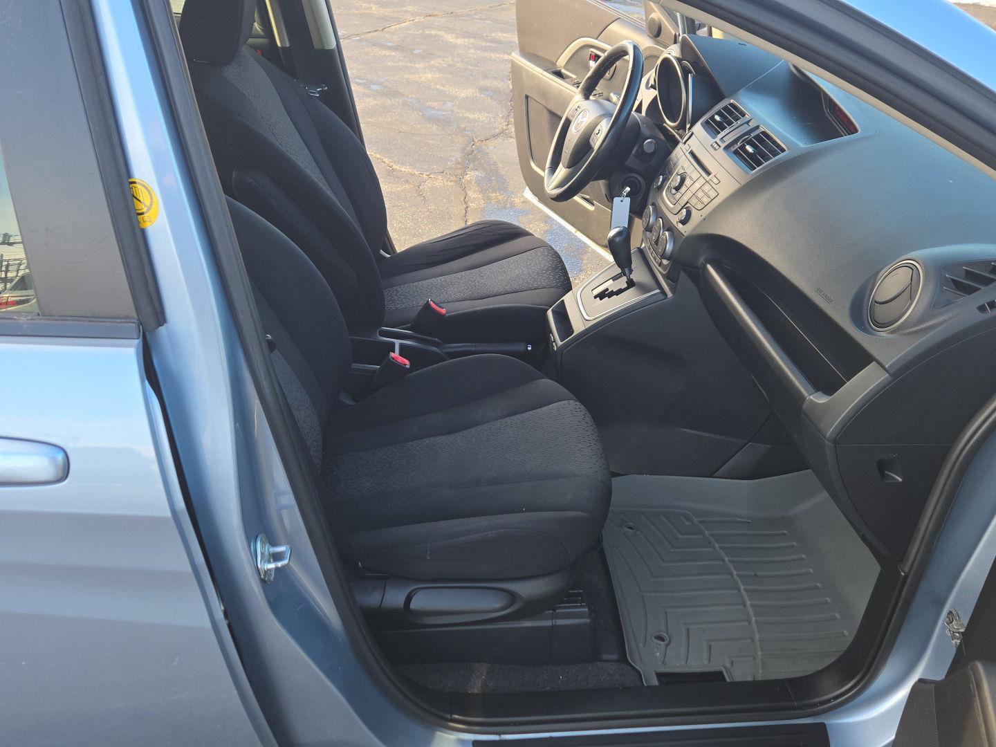 Used 2012 MAZDA MAZDA5 Touring w/ Moonroof & Audio Pkg image 25