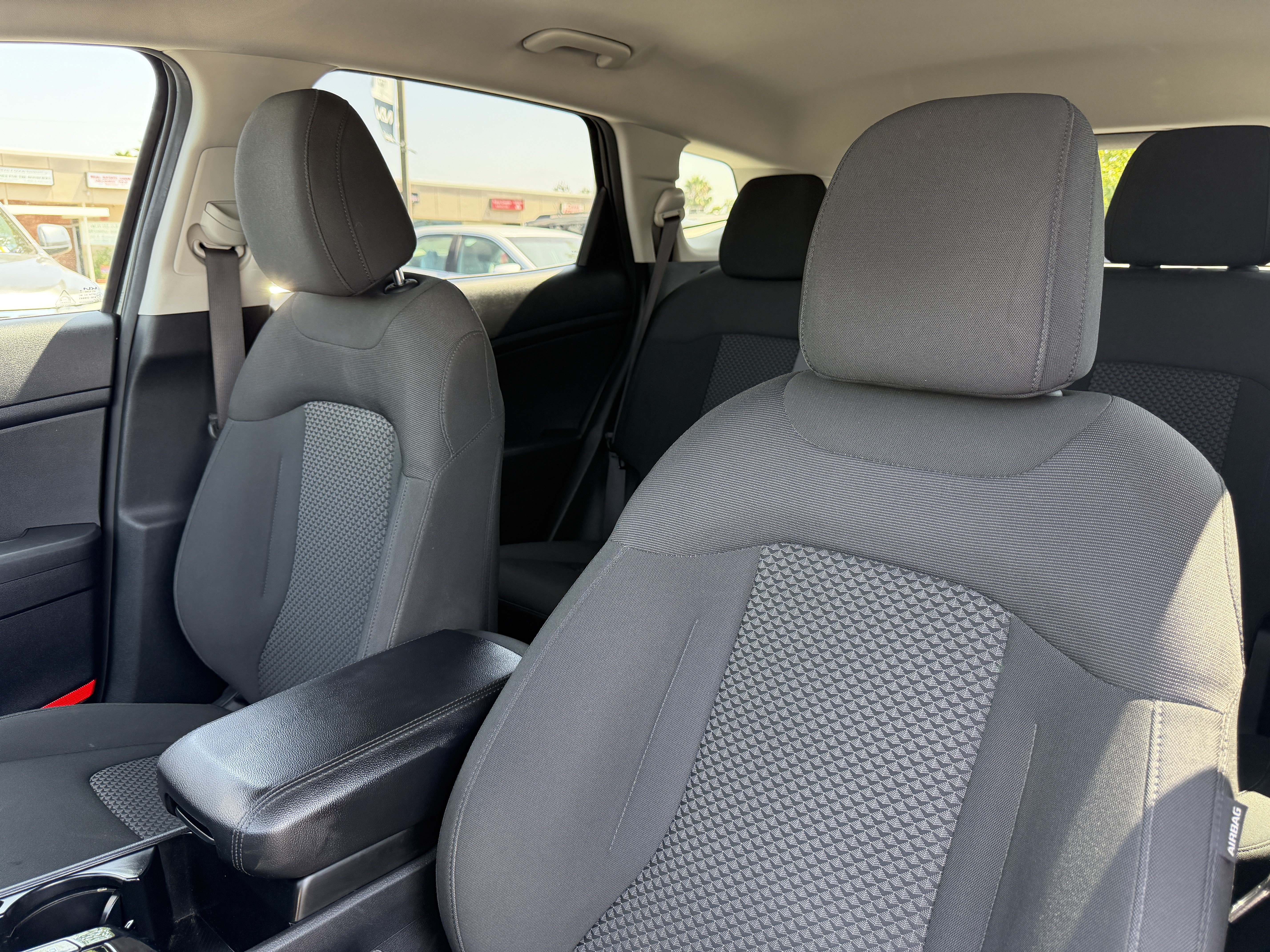 Used 2025 Kia Sportage LX FWD image 16