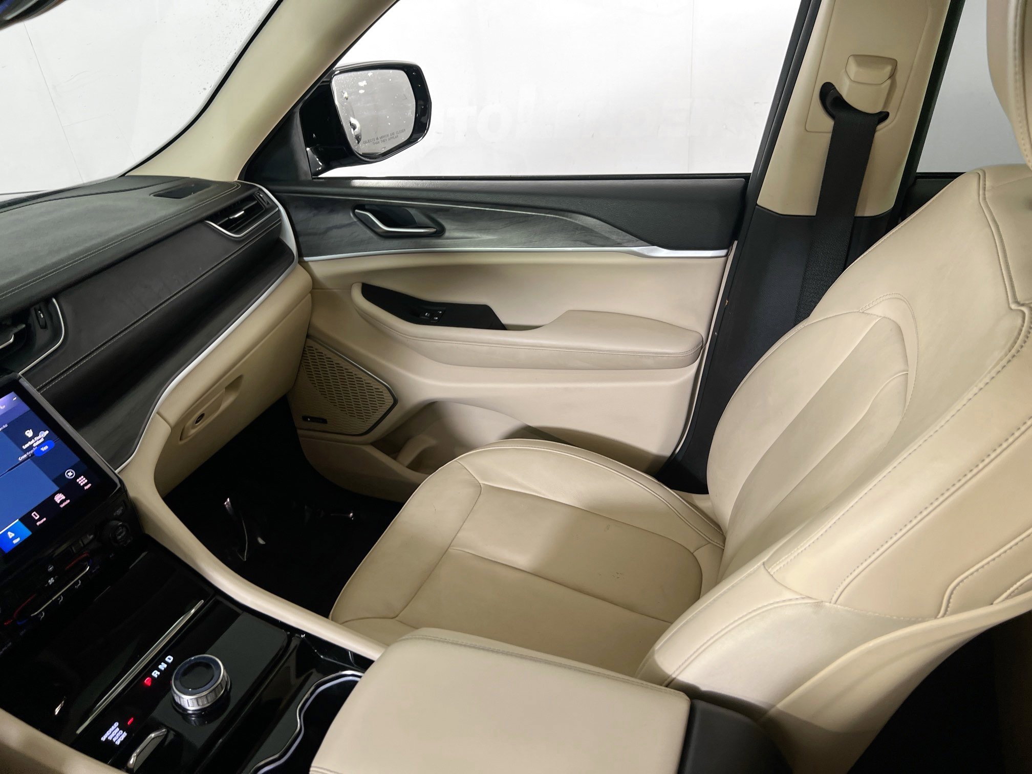 Used 2022 Jeep Grand Cherokee Limited image 25