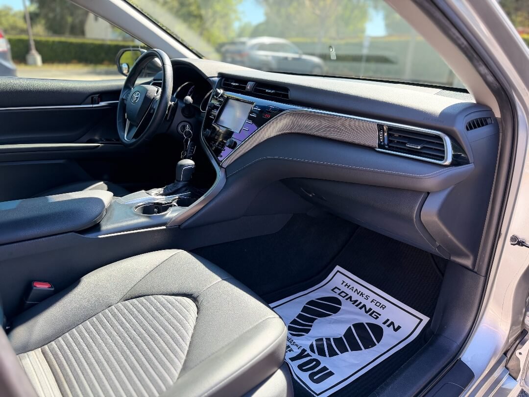 Used 2018 Toyota Camry SE FWD image 16