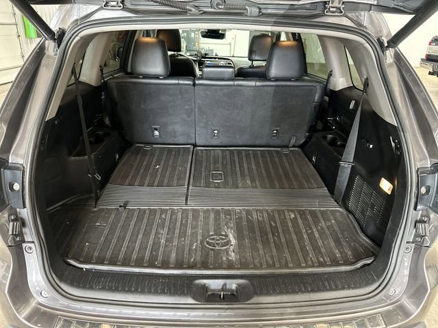 Used 2017 Toyota Highlander XLE image 24