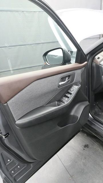 Used 2023 Nissan Rogue SV AWD/4WD image 10