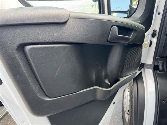 Used 2025 RAM ProMaster 2500 w/ Convenience Group FWD image 18