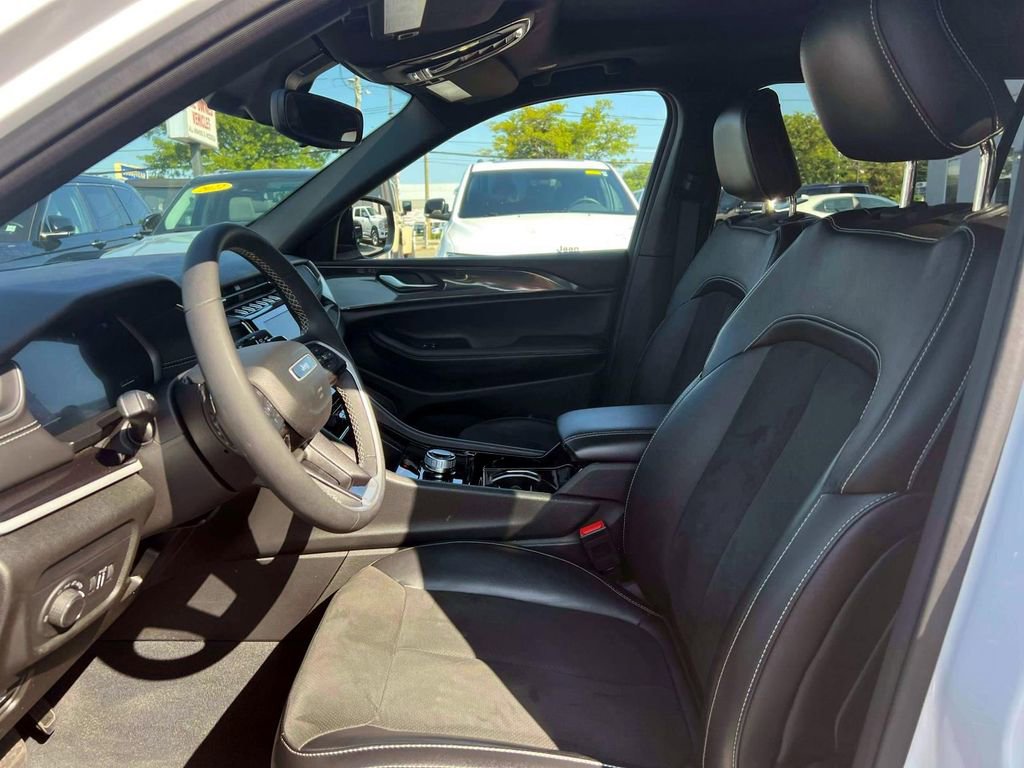 Certified 2023 Jeep Grand Cherokee L Laredo image 16