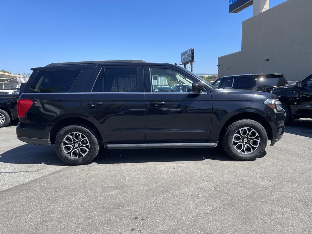 Used 2024 Ford Expedition XLT AWD/4WD image 2
