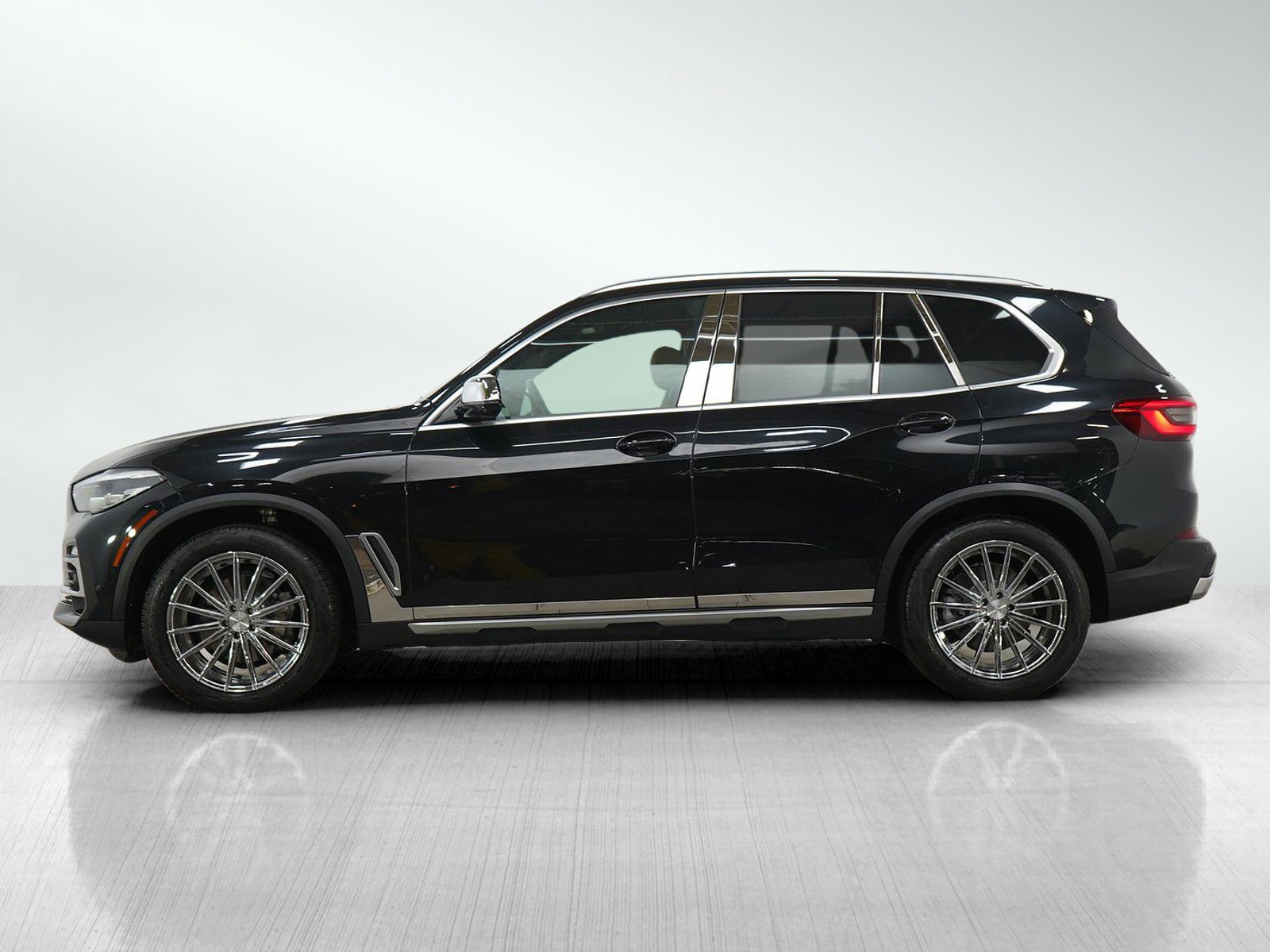 Used 2019 BMW X5 xDrive40i w/ Convenience Package AWD/4WD image 2