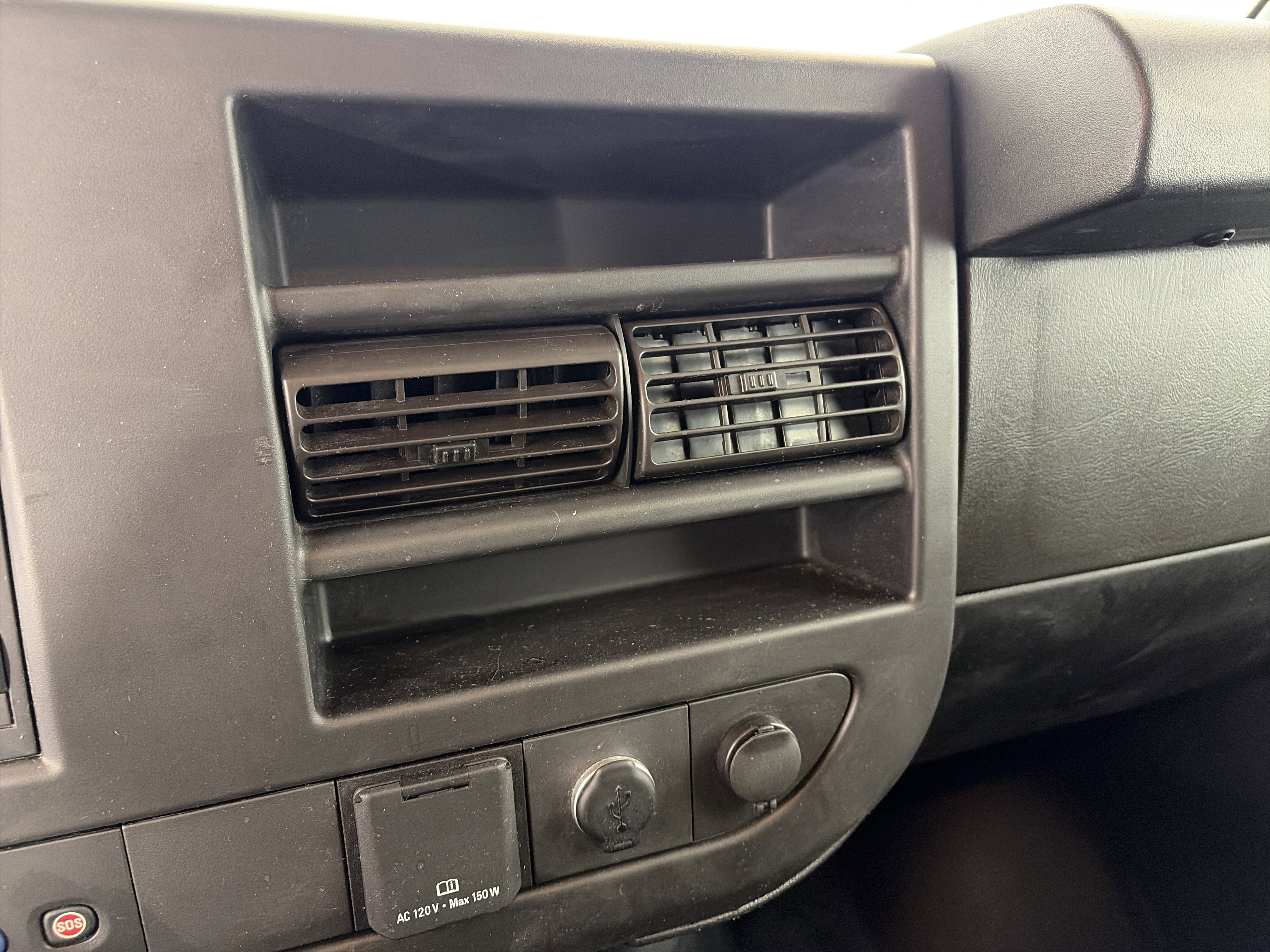 Used 2019 Chevrolet Express 3500 w/ Driver Convenience Package RWD image 29