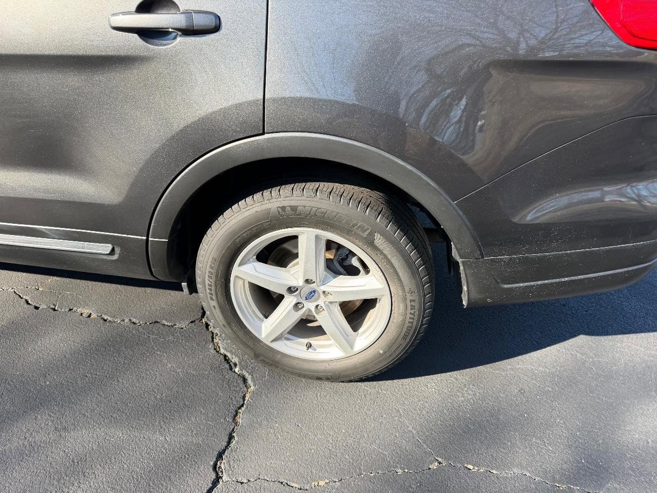 Used 2018 Ford Explorer XLT w/ Equipment Group 201A image 7