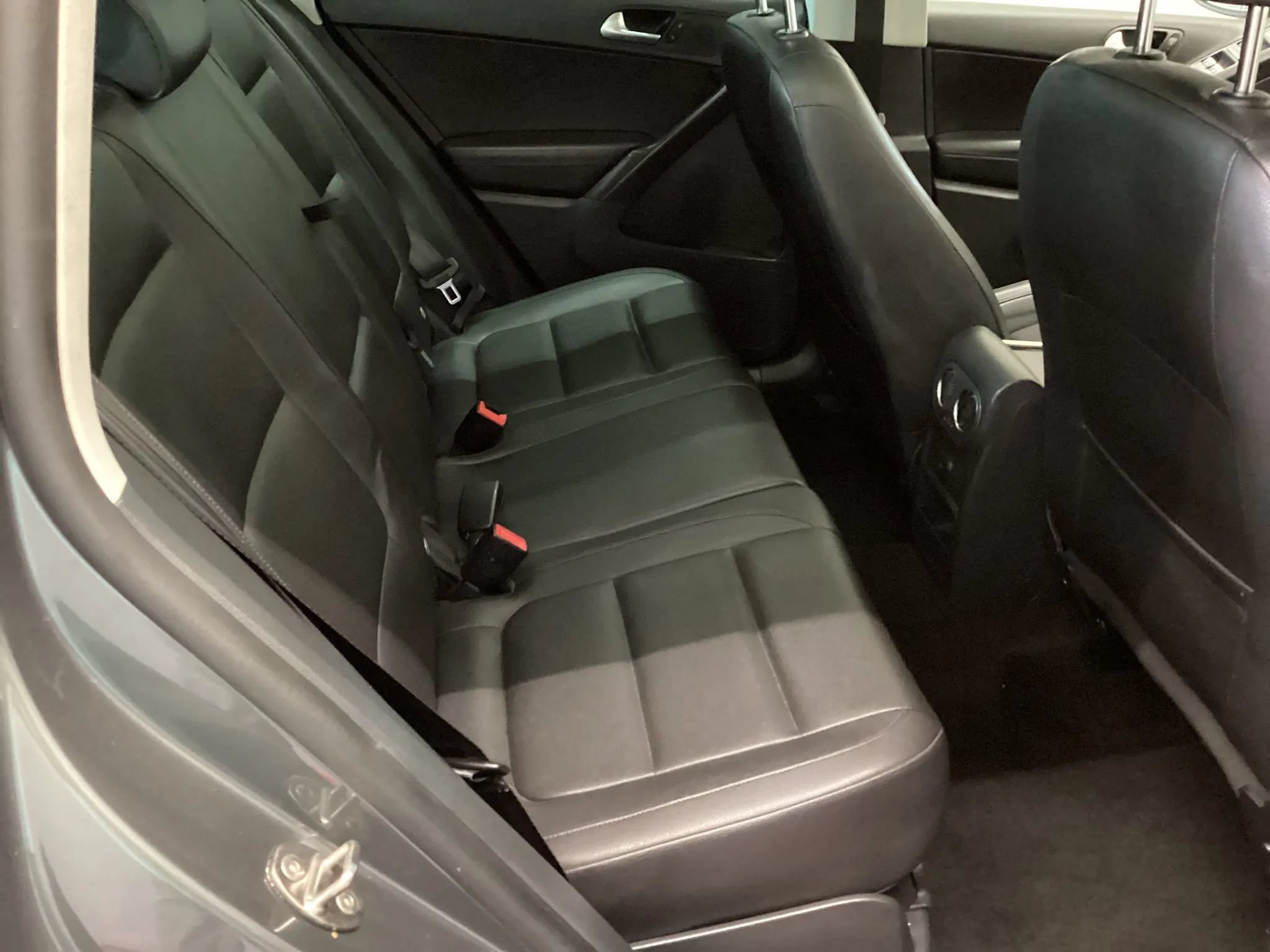 Used 2016 Volkswagen Tiguan SE FWD image 13